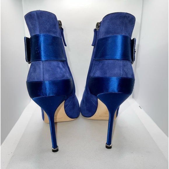 Manolo Blahnik Hangisi Blue Suede Ankle Bootie EU40 - Picture 3 of 13